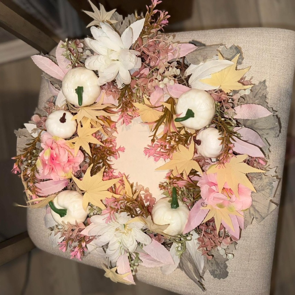 Floral Autumn Wreath with White and Pink Accents & pumpkins. New. Never used! 🏷️